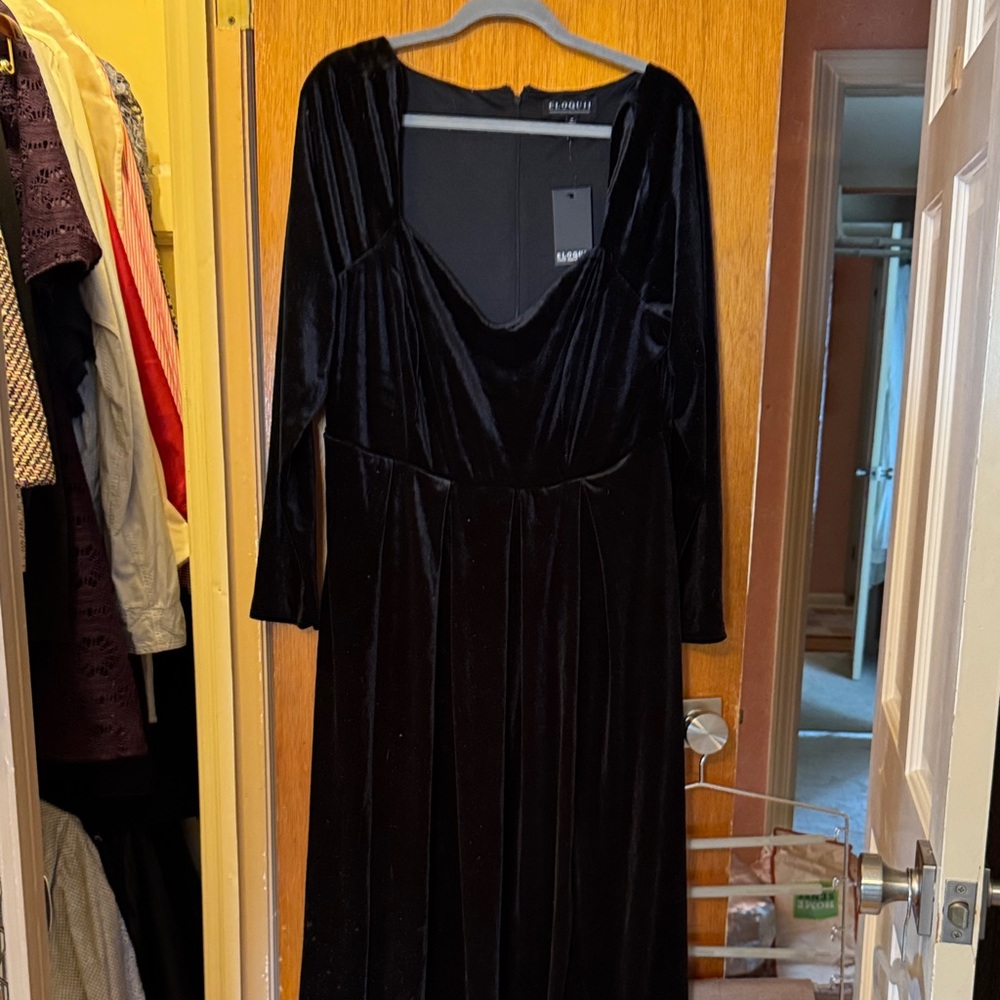 Eloquii Black Velvet Long Sleeve Dress. Long. Shoulder to hem - 54”